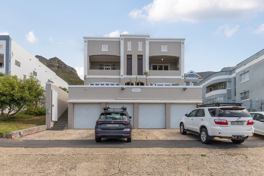 2 Bedroom Property for Sale in Vredehoek Western Cape